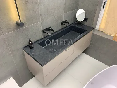 Фото подвесной ванны, придающей ванной комнате современный вид