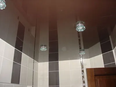 Фото подвесных потолков в ванной комнате с разными степенями прозрачности