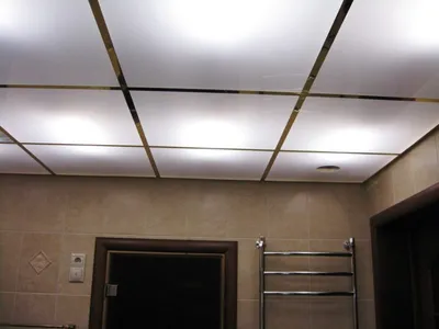 Подвесные потолки в ванной комнате: фото современных трендов