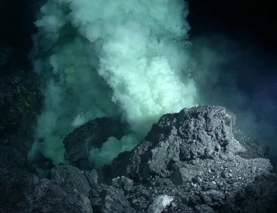 Тайны морских глубин: потрясающие снимки подводных вулканов