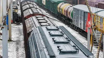 Изысканные снимки: Поезд 215а в разнообразных ракурсах