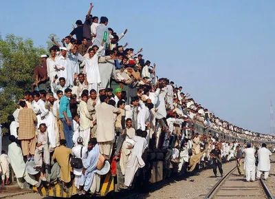 4. Поезд в Индии: Очарование на железнодорожных путях