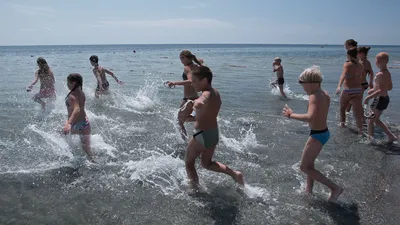 Фото Поклонская на пляже - скачать бесплатно в формате JPG