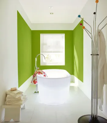 Фото ванной комнаты с классическими цветами стен