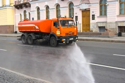 Поливальная машина: небольшое изображение в формате jpg