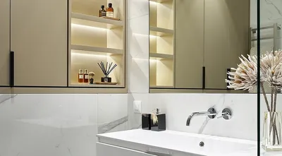 Полки для ванной комнаты: фотографии с различными вариантами креплений