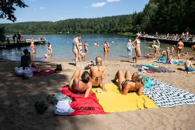 Фото полных людей на пляже: выберите размер и формат для скачивания