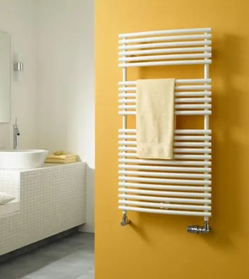 Изображение полотенцесушителя над ванной в разных размерах