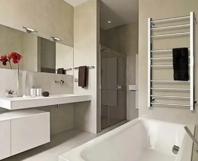 Инновационный полотенцесушитель над ванной с уникальным дизайном