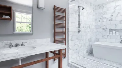 Современный полотенцесушитель над ванной для стильного интерьера