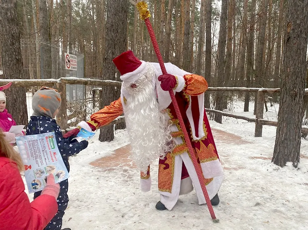 Аренда и прокат костюмов деда мороза и костюмов снегурочки по выгодной цене в Москве