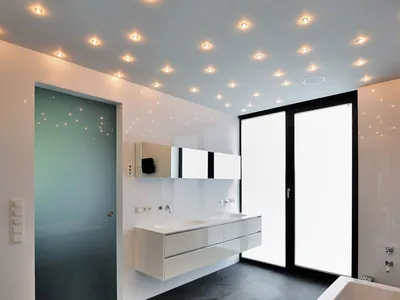 Потолочные светильники в ванной комнате: картинки и фото