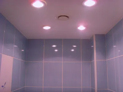 Потолочные светильники в ванной комнате: новые фотографии