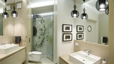 Интересные фото потолочных светильников в ванной комнате