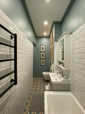 Фото потолочного плинтуса в ванной в разных ракурсах