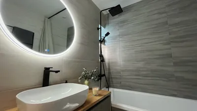 Потолочный плинтус в ванной: красивые фотографии