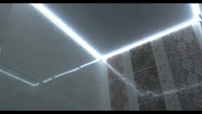Фото потолочного плинтуса в ванной в HD качестве