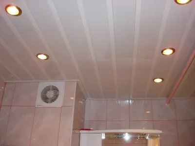 Фото потолка в ванной комнате: выберите формат скачивания (JPG, PNG)