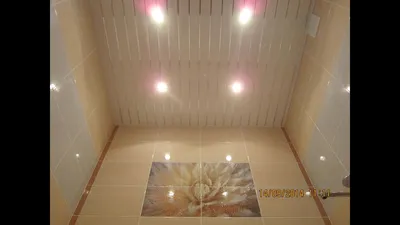 Варианты декора потолка в ванной комнате из пластиковых панелей