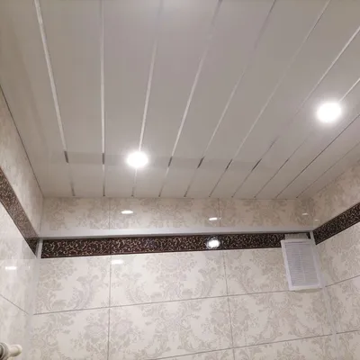 Фото потолка в ванной комнате: выберите формат скачивания (JPG, PNG, WebP)