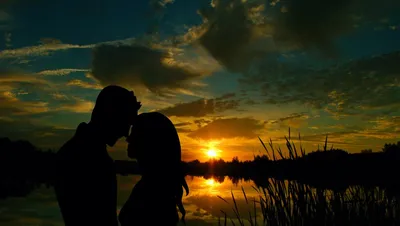 Релаксация для глаз: поцелуй на закате - выберите желаемое изображение