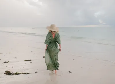 Как сделать красивые фото на пляже: экспериментируйте с позами