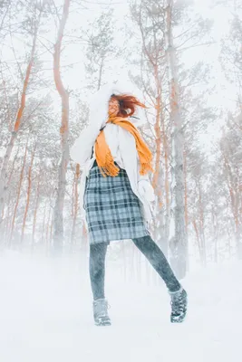 Зимние позы на улице: Выберите свой размер и скачайте фото в формате JPG