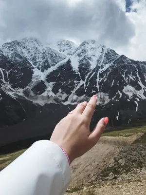 Позы для в горах: самые популярные фото в Full HD качестве