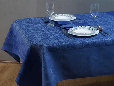 Праздничные скатерти на стол: выбор размера и формата