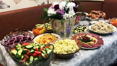 Праздничный стол на день рождения рецепты  фото