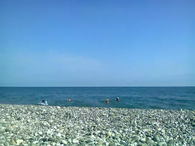 Фото пляжа Абхазии с песчаным берегом