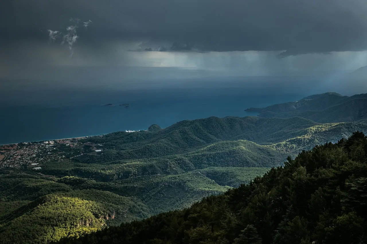 Фото гор и моря в 4K - удивительно реалистичные изображения | Природа море  горы Фото №1040826 скачать