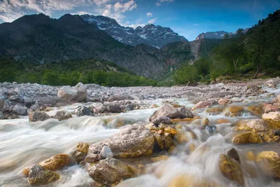 HD фото реки с кристально чистой водой