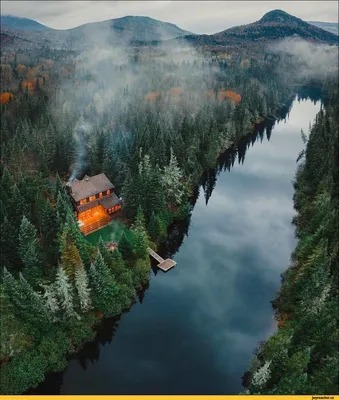 Фотография реки с красивыми отражениями на водной глади