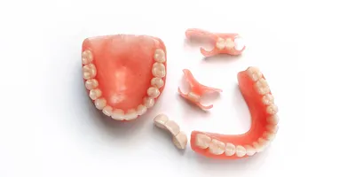 Фотка протеза бабочки на зубах в формате PNG, WebP
