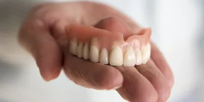 Фотка протеза бабочки на зубах с возможностью выбора размера и формата