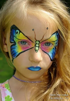 Интересное фото радужной бабочки с выбором размера на фото