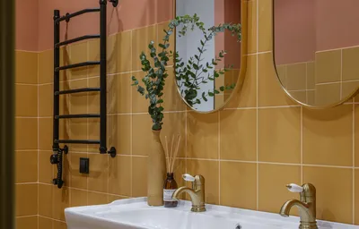 Фото: разные варианты установки полотенцесушителя в ванной