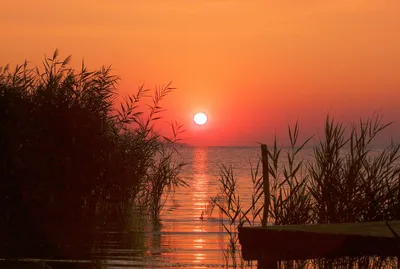 Фото с потрясающим Рассветом на озере