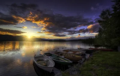 Фотка рассвета на озере: прекрасное изображение для обоев на телефон