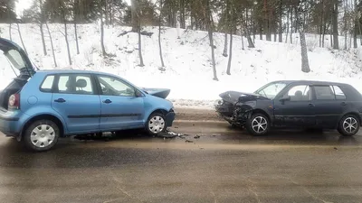 Интригующие снимки поврежденных авто в холодную пору