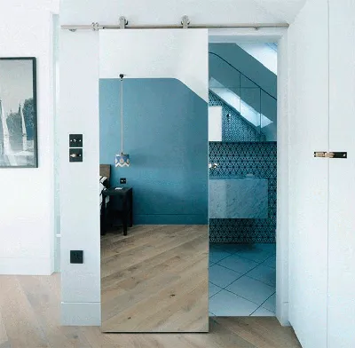 Фото раздвижных дверей в ванную комнату: двери с прозрачным стеклом