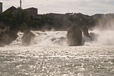 Фото Рейнского водопада в живом формате gif