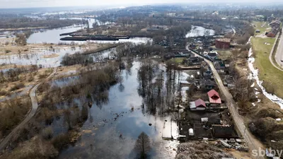 Красивый рисунок реки Березина в макро-плане