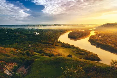 Фото Реки Днестр, обрамленной красивыми берегами