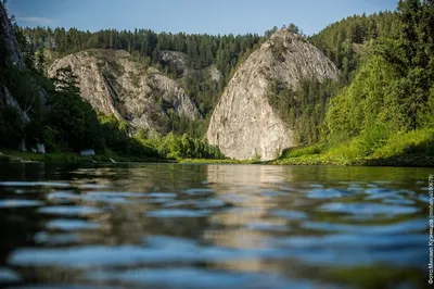 Конечно! Вот список уникальных и привлекательных заголовков для фотографий на тему Река: