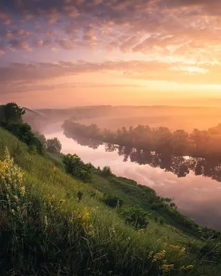 Картинка реки с живописным пейзажем