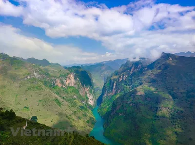 Фотография реки в Китае: скачай бесплатно в хорошем качестве