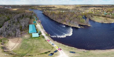 Живописные берега Реки Мсты на снимке