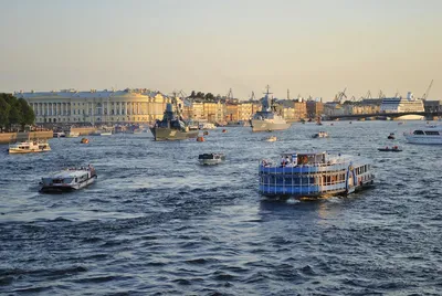 Путешествие по Реке Неве: Фотографии исторического Петербурга